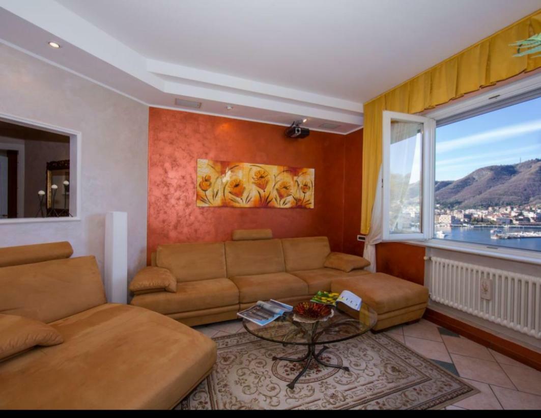 Lo Specchio Sul Lago - The House Of Travelers Como Exterior foto